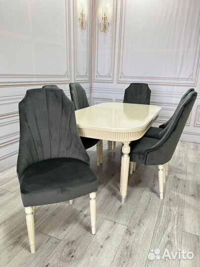 Стол и стулья
