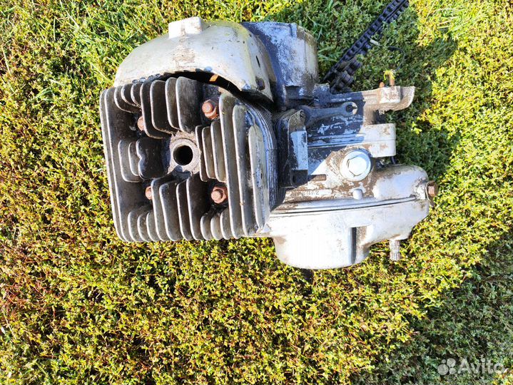 Двигатель на Моторолер