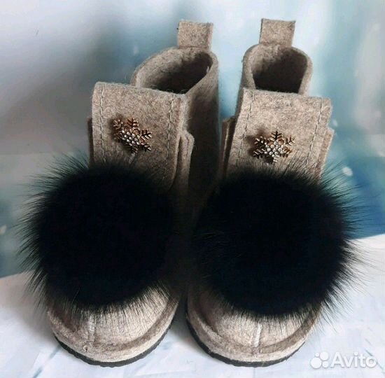 Парные меховые помпоны