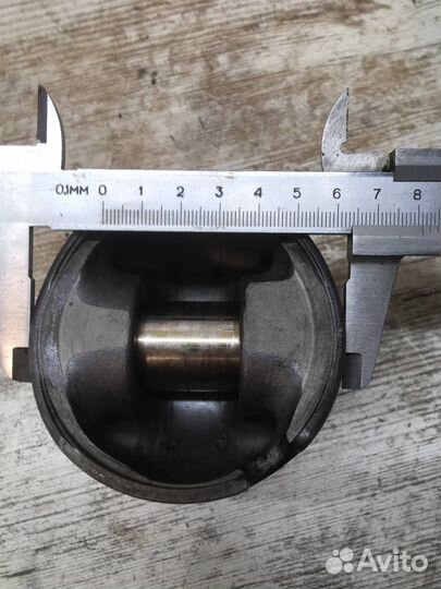 Б/У Поршень (2.5L TDI) VW LT II Transporter#002