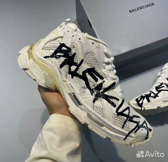 Balenciaga Runner graffiti