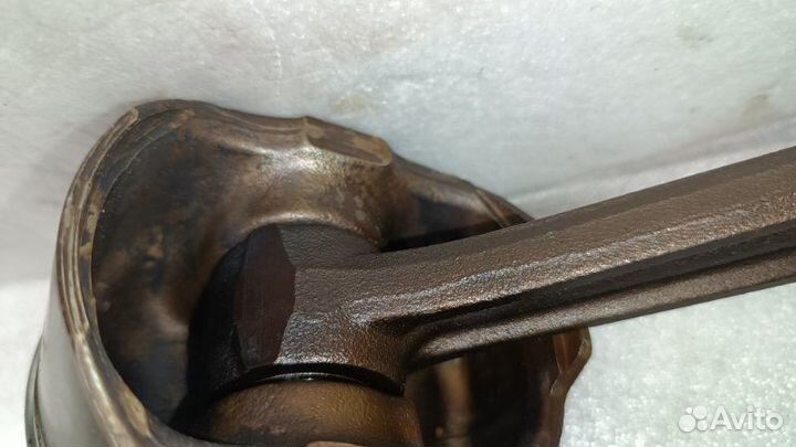 Поршень с шатуном Volkswagen Passat B5 1800CC