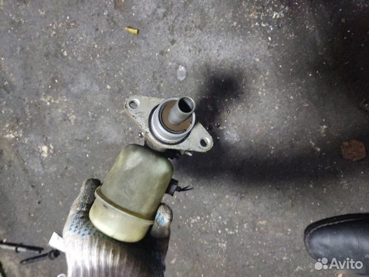 Главный тормозной цилиндр Jeep Grand Cherokee