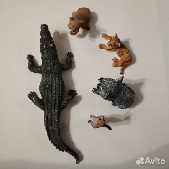 Фигурки животных Schleich и Mojo