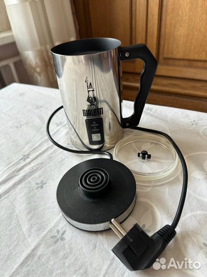 Вспениватель молока электрический Италия Биалетти