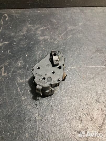 Сервопривод заслонок отопителя Bmw 5 E60