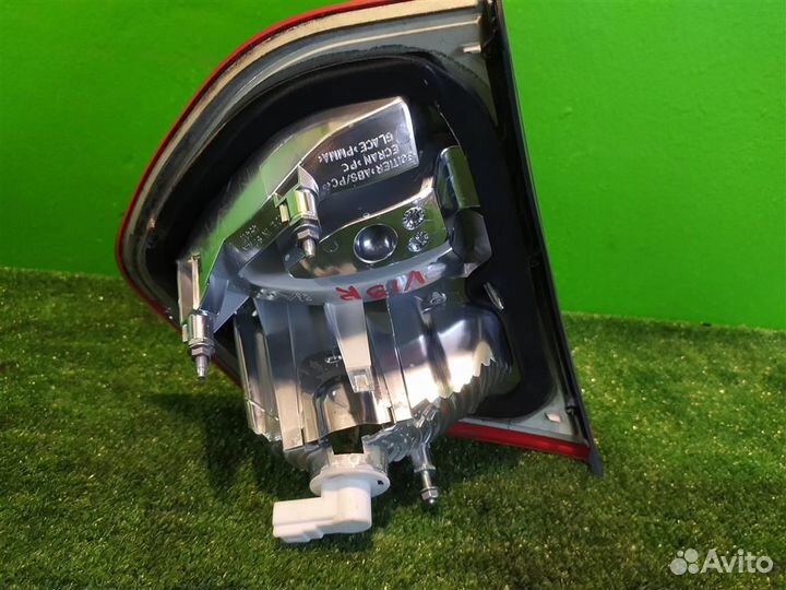 Фонарь задний внутренний правый Citroen C4 Picass