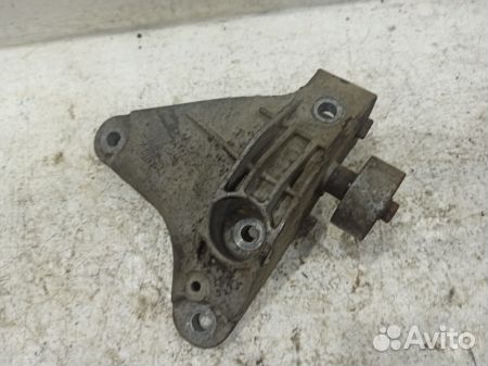 Кронштейн двигателя бмв