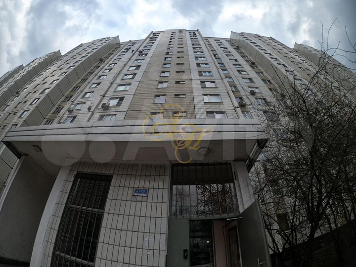 2-к. квартира, 52 м², 1/17 эт.