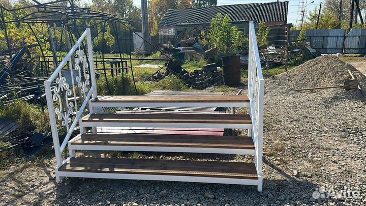 Лестница для входа в дом