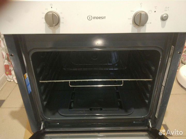 Встраиваемый газовый духовой шкаф Indesit IGW620WH