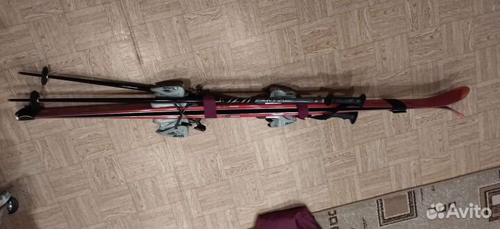 Горные лыжи и горнолыжные ботинки