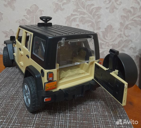 Bruder: машинка