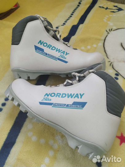 Лыжные ботинки