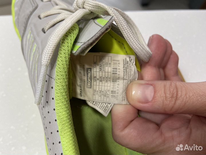 Кроссовки футбольные для зала