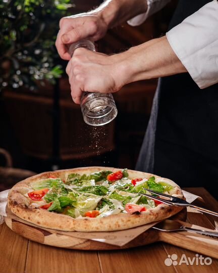 Официант (Петергоф)