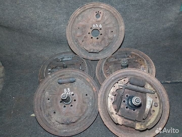 Кожух заднего колеса ось Volkswagen Passat B3