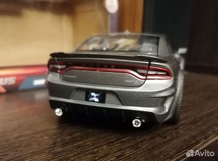 1:24 Jada dodge charger srt hellcat