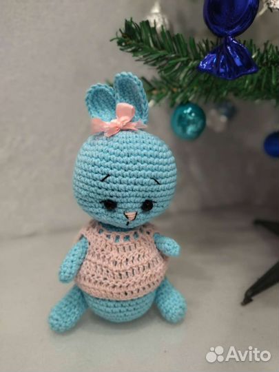 Заяц вязаный символ 2023 года хэндмэйд