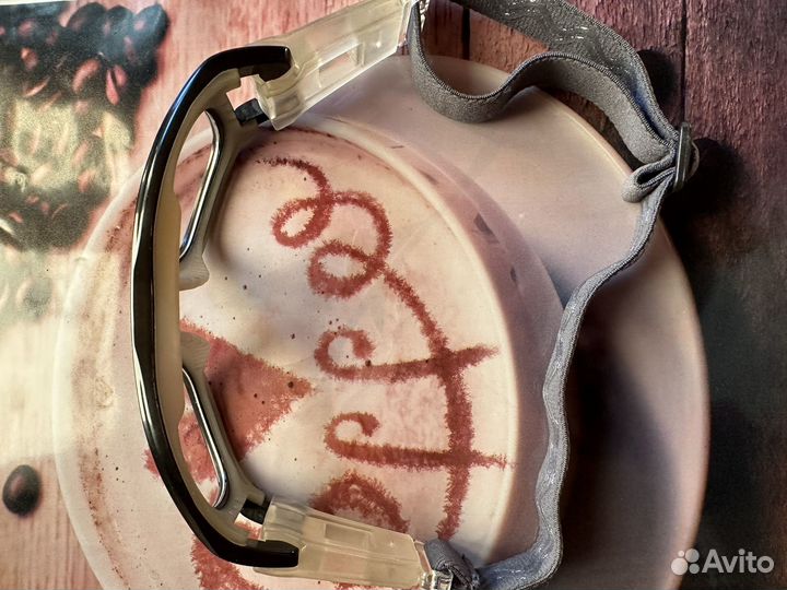 Винтажные спортивные очки на резинке