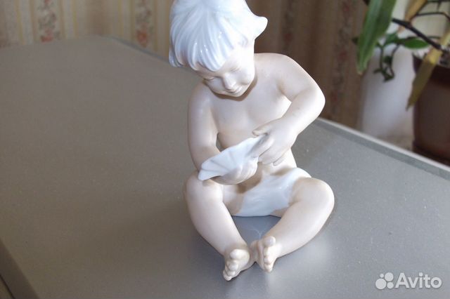 Фарфоровая немецкая статуэтка(германия)