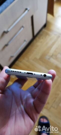 Телефон iPhone 8 64 gb