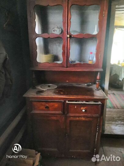 Буфеты и серванты старинные