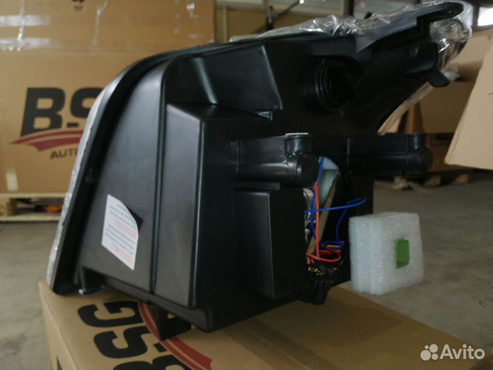 Фара правая С эл. корректором ford transit connect