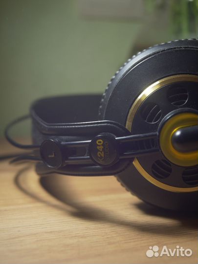 Студийные наушники AKG k240 studio