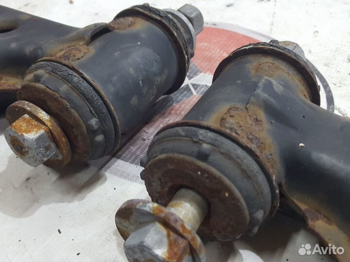 Рычаги нижние передние на Mercedes-Benz W140