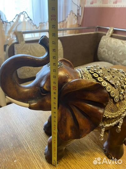 Статуэтка слона из дерева