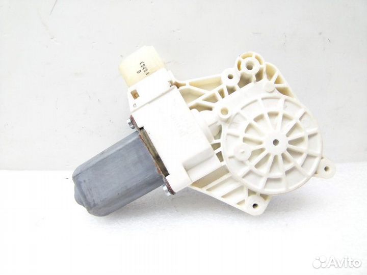 Моторчик стеклоподъемника передний правый Bmw