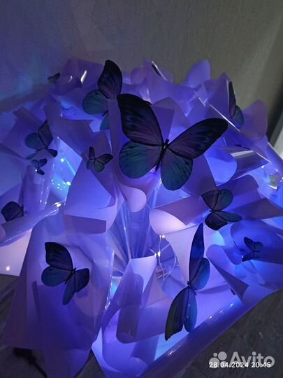 Огромный букет бабочки светящиеся