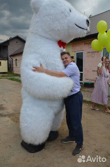 Белый гигантский мишка поздравление