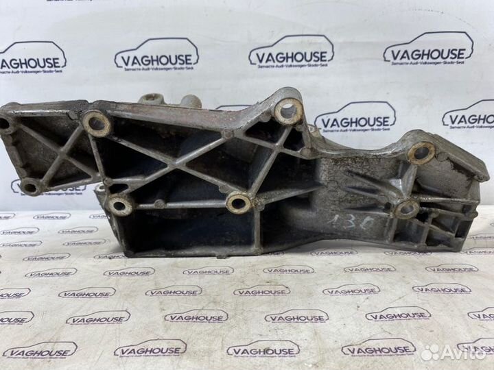 Кронштейн генератора Volkswagen Passat B5+ 3B3