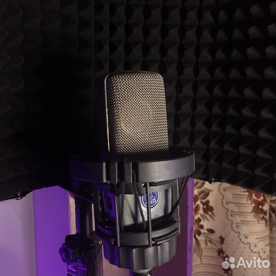 Студийный микрофон AKG c 214