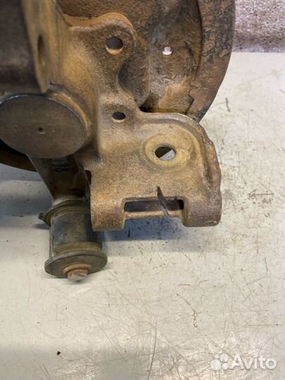 Поворотный кулак задний правый Hyundai Accent 2