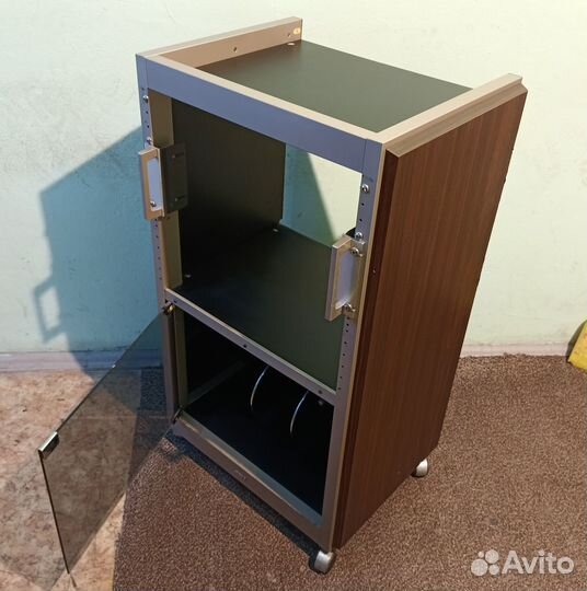 Sony. Рэковая стойка для аппаратуры