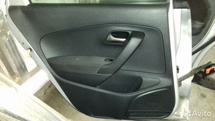 Обшивка задней левой двери WV Polo седан