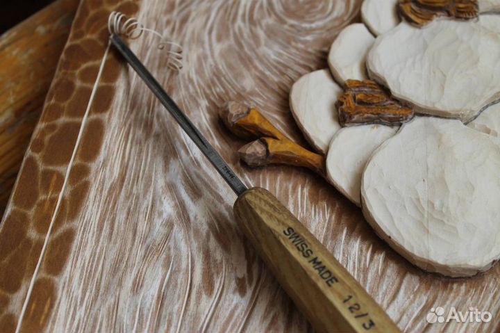 Резное панно из дерева 