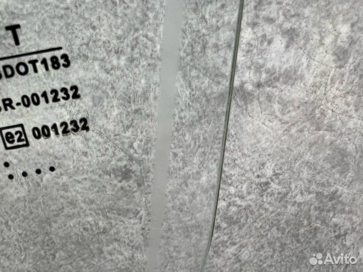 Стекло двери передней левой Renault Logan 2005