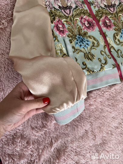 Бомбер куртка с вышивкой