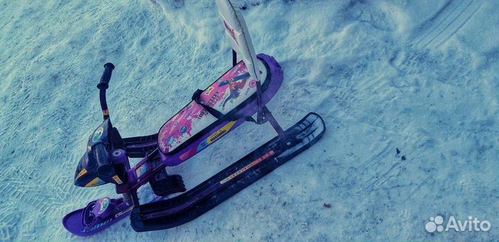 Детский снегокат со спинкой