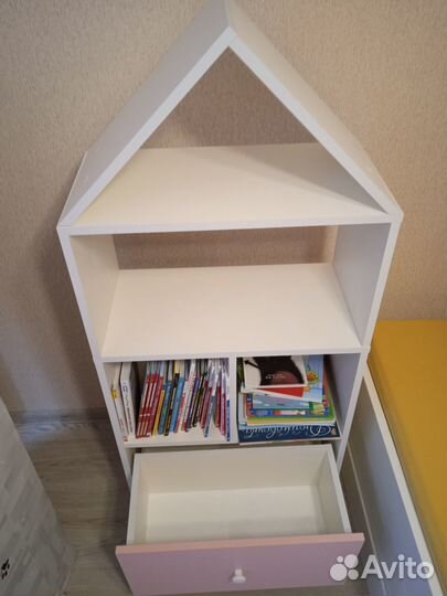 Детский стеллаж - домик