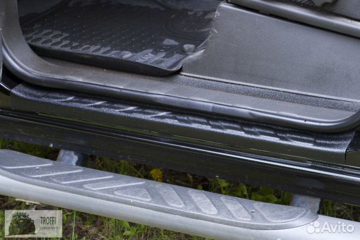 Накладки на внутренние пороги Ниссан Навара д40