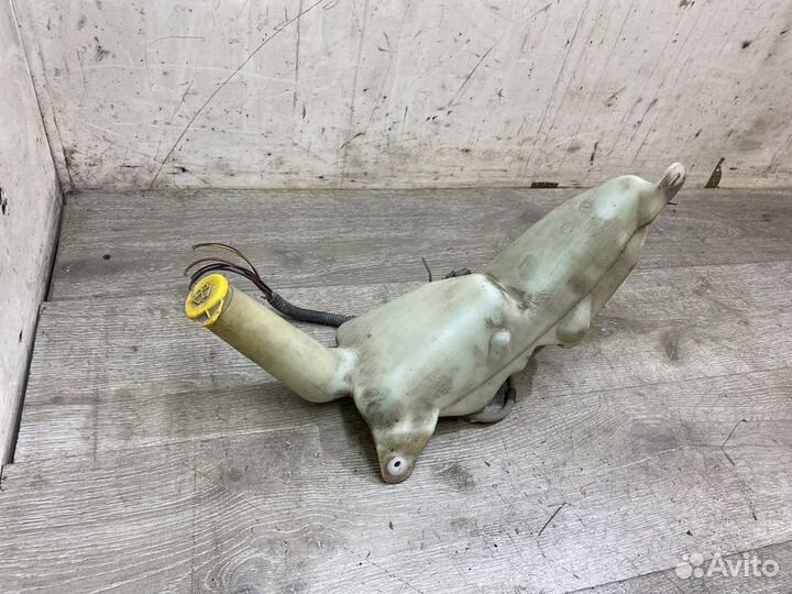 Бачок омывателя лобового стекла Opel Astra