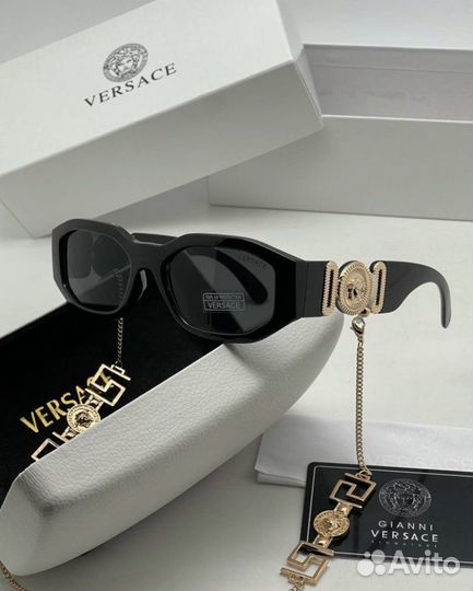 Солнцезащитные очки versace
