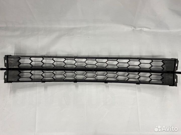Решетка в бампер Шкода Рапид 12-17