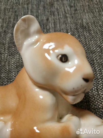 Фарфоровая статуэтка