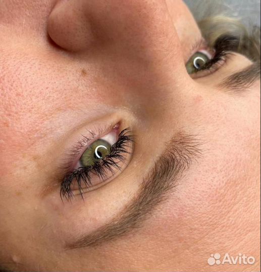 Модель на наращивание ресниц